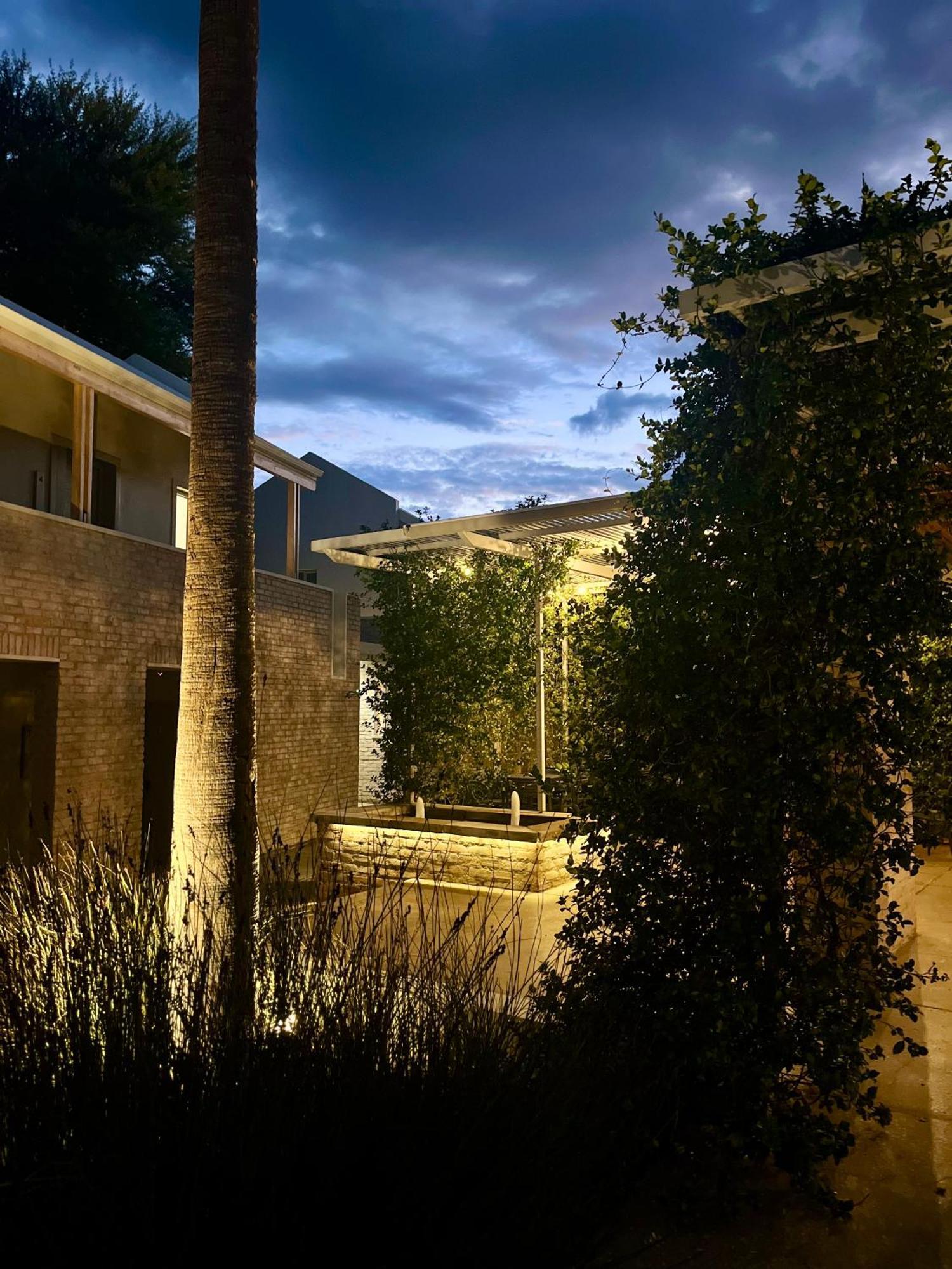The Windhoek Luxury Suites Екстериор снимка