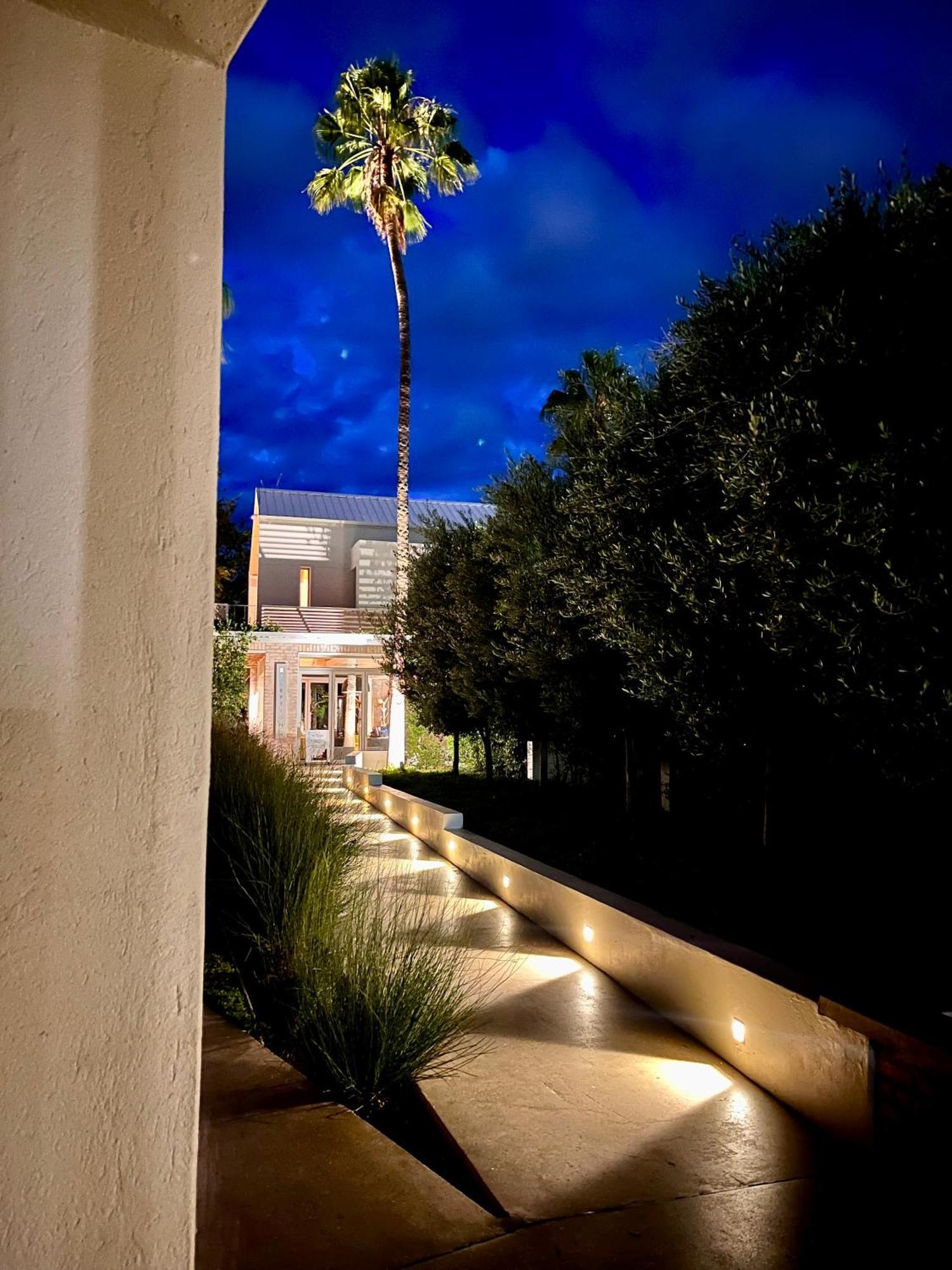 The Windhoek Luxury Suites Екстериор снимка
