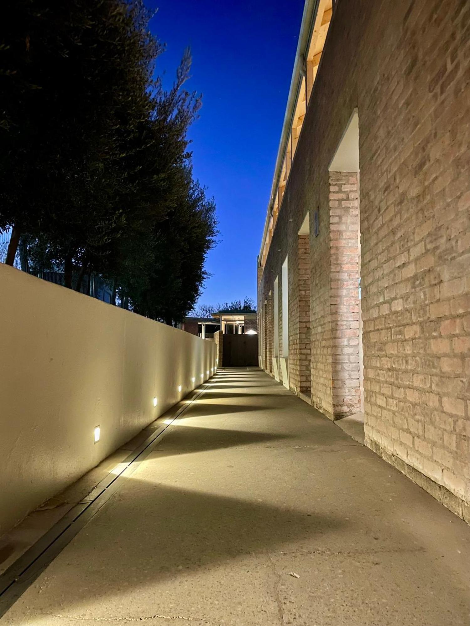 The Windhoek Luxury Suites Екстериор снимка